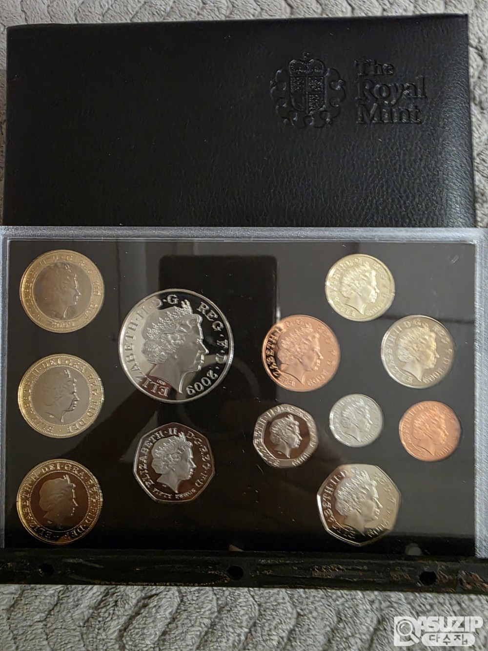 영국 왕립 조폐국(The Royal Mint)에서 발행한 2009년 영국 프루프 코인 세트(2009 United Kingdom Proof Coin Set) 로얄민트